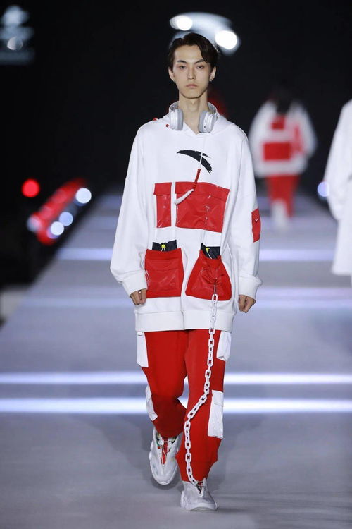 北京2022年冬奧會特許商品國旗款運(yùn)動服裝發(fā)布會